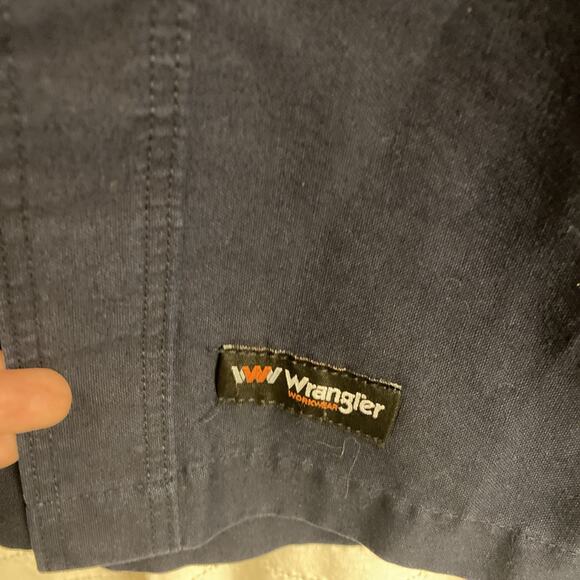 wrangler shirt Button Up Medium Navy Blue Workwear Casual Short Sleeve - Picture 3 of 4